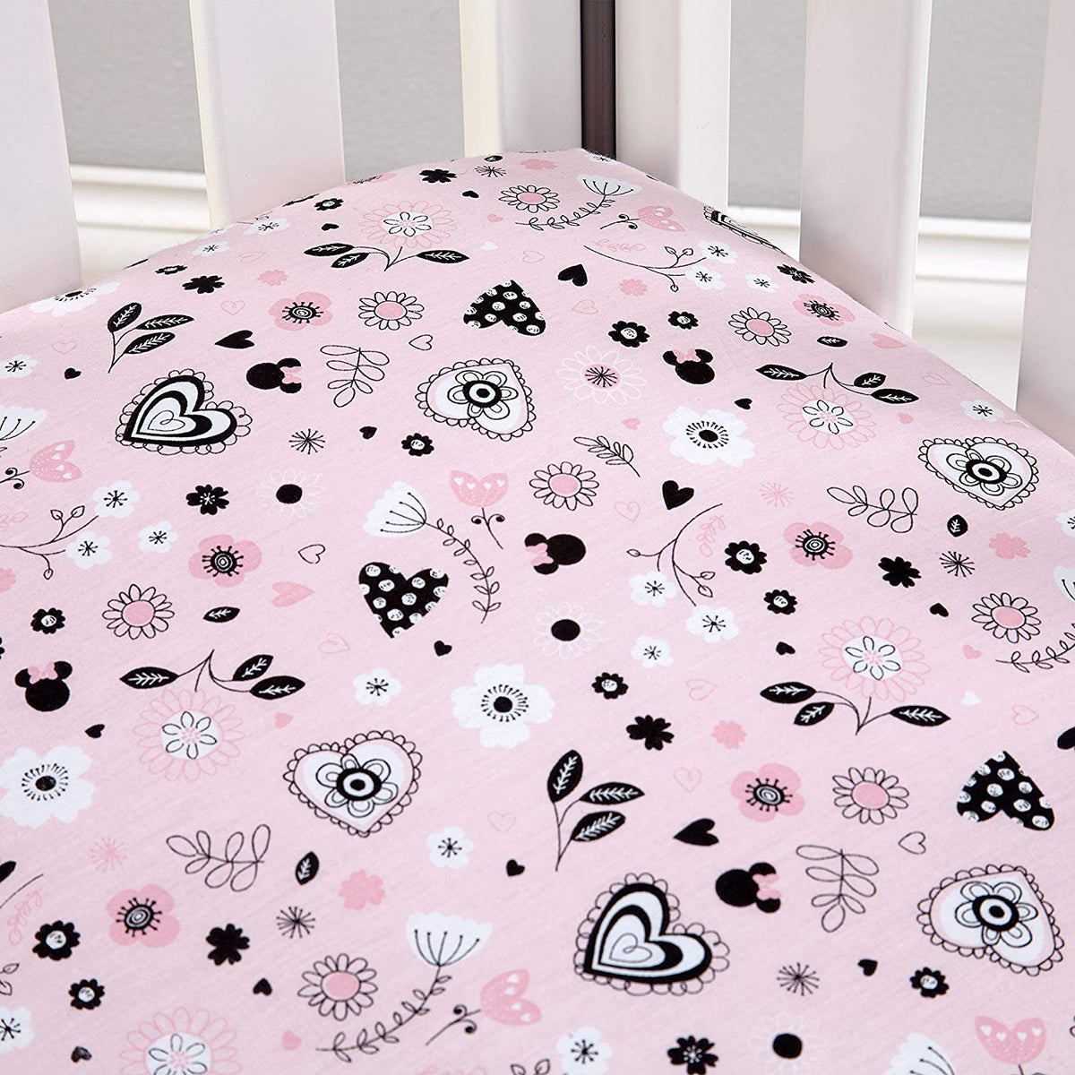 Disney Minnie Mouse Hello Gorgeous Crib Sheet, Pink/Black/White