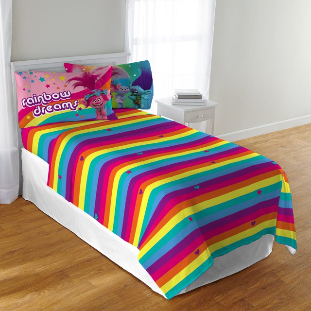 DreamWorks Trolls 5 Piece Twin Bedding Set, with Bonus Tote