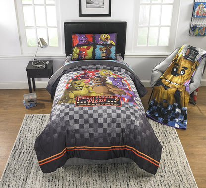 Five Nights At Freddy's Pizza Security 2Pc Twin/Full Comforter & Sham Set