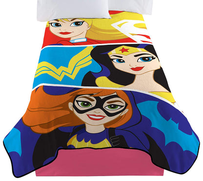 Warner Bros. DC Super Girls Strong Heroes Blanket