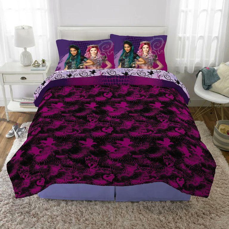 Disney Descendants 3 - 5 Piece Full Comforter and Sheet Set