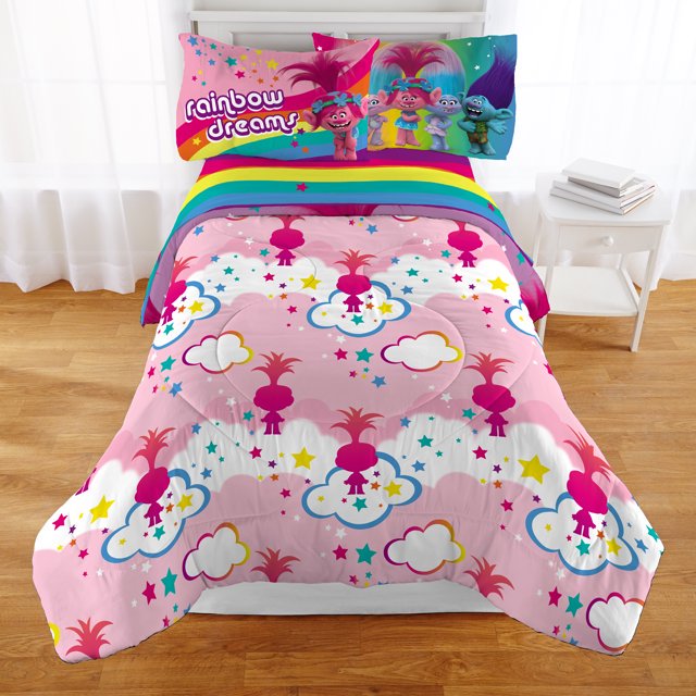 DreamWorks Trolls 5 Piece Twin Bedding Set, with Bonus Tote